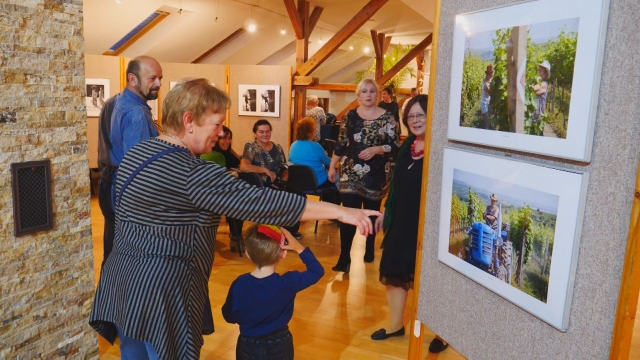 Fotografi zo Senice a Velkých Pavlovíc zavŕšili spoločný projekt výstavou