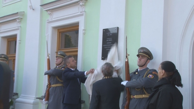 Slovenský premiér v Skalici odhalil pamätnú tabuľu stého výročia príchodu dočasnej vlády do mesta