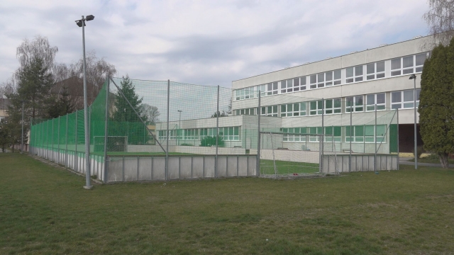 Škola má opravené ihrisko