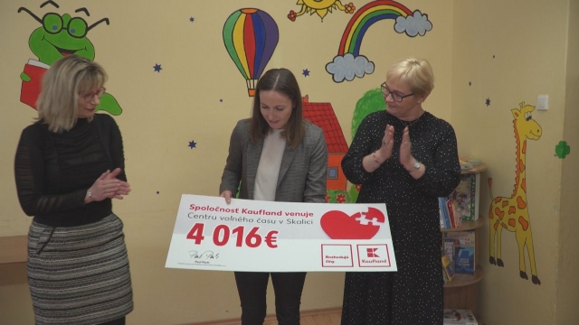 Spoločnosť Kaufland vyzbierala 4 016 € pre Centrum voľného času v Skalici
