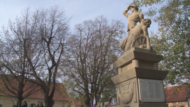 Pripomenuli si sté výročie ukončenia 1. sv. vojny pri zrekonštruovanom pamätníku